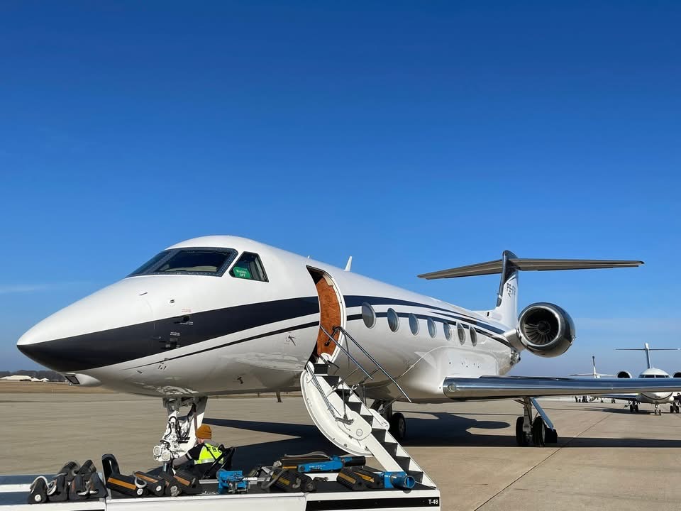 Gulfstream on the ramp with airstair deployed